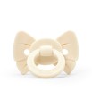 pol_pl_Elodie-Details-smoczek-silikonowy-Binky-Bow-0-6m-oat-white-36104_1.jpg