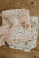pol_pl_Elodie-Details-smoczek-silikonowy-Binky-Bow-0-6-m-misty-pink-36103_4.jpg