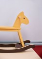 pol_pl_KIDS-CONCEPT-kon-na-biegunach-honey-yellow-36421_7.jpg