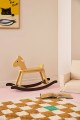 pol_pl_KIDS-CONCEPT-kon-na-biegunach-honey-yellow-36421_11.jpg
